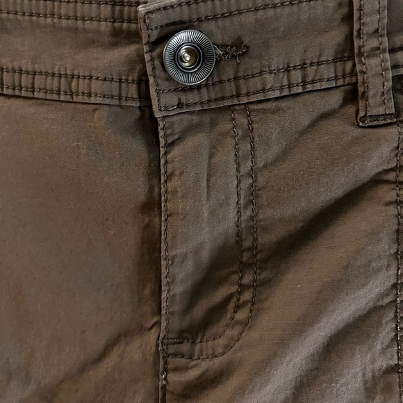 Style & Co Women’s Zip-Pocket Cargo Shorts - Picture 5 of 12